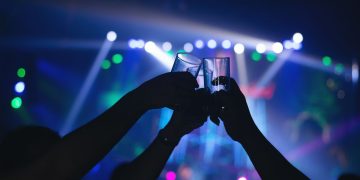 Επιχείρηση «Νυχτερινός Ποιμήν»: Προστασία ανηλίκων σε μπαρ