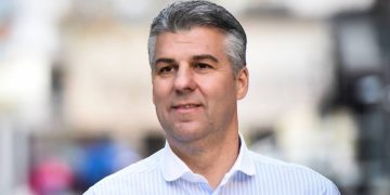 Ο Περιφερειάρχης Τοψίδης παραδίδει αθλητικό εξοπλισμό στα σωματεία του ΕΑΣ ΣΕΓΑΣ