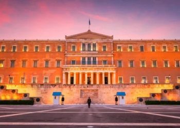 300 λευκά μπαστούνια από τη Βουλή των Ελλήνων