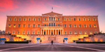 300 λευκά μπαστούνια από τη Βουλή των Ελλήνων