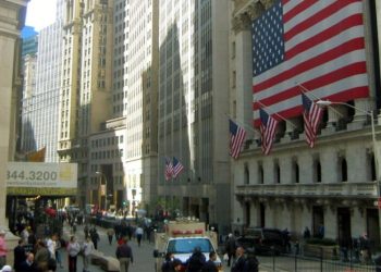 Οριακά κέρδη για τους βασικούς δείκτες στη Wall Street.