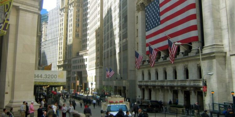 Οριακά κέρδη για τους βασικούς δείκτες στη Wall Street.
