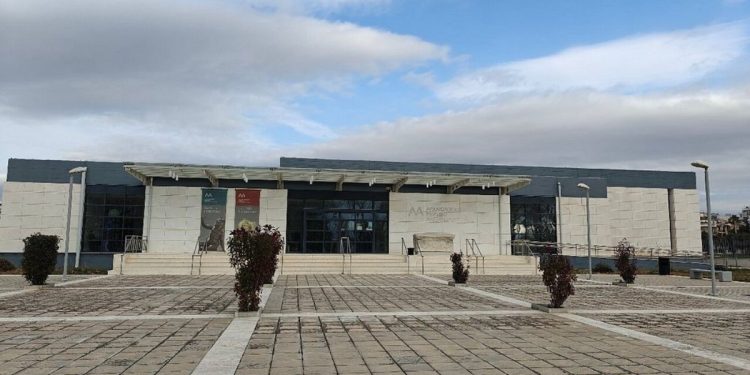 Κλήση του Ιστορικού Μουσείου για διάσωση.