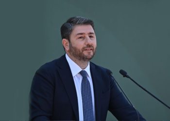 ΠΑΣΟΚ: Παρέμβαση για το τραπεζικό σύστημα και κοινωνικό μέρισμα