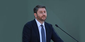 ΠΑΣΟΚ: Παρέμβαση για το τραπεζικό σύστημα και κοινωνικό μέρισμα