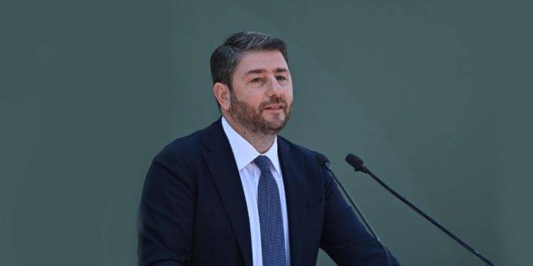 ΠΑΣΟΚ: Παρέμβαση για το τραπεζικό σύστημα και κοινωνικό μέρισμα