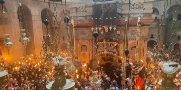 Με πτήσεις της AEGEAN Airlines και της Olympic Air η μεταφορά του Αγίου Φωτός στην Ελλάδα