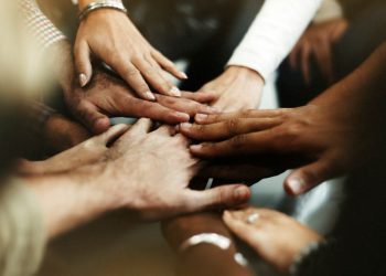 Rightlines σε Ελλάδα και Κύπρο