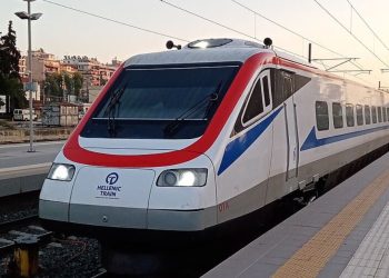 Διακοπή δρομολογίων στον Προαστιακό λόγω πυρκαγιάς