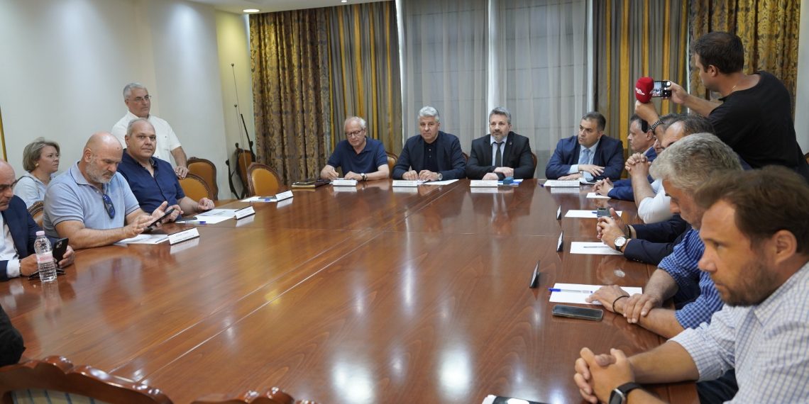 Φορείς και υπηρεσίες αναζητούν λύσεις για την εύρυθμη λειτουργία της πόλης.