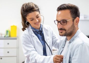 Καύσωνας αυξάνει τον κίνδυνο καρδιαγγειακής θνητότητας, προειδοποιεί η ΕΚΕ