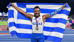 Εμμανουήλ Καραλής με το ασημένιο μετάλλιο στο άλμα επί κοντώ