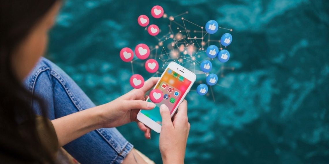 Διακοπές και digital: Πώς παραμένουν online οι Έλληνες