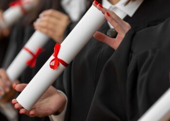 Αριστούχοι φοιτητές από έξι χώρες σε κορυφαία πανεπιστήμια Ελλάδας και εξωτερικού