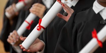 Αριστούχοι φοιτητές από έξι χώρες σε κορυφαία πανεπιστήμια Ελλάδας και εξωτερικού