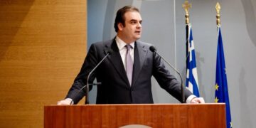 Διπλή αναβάθμιση για την ελληνική οικονομία
