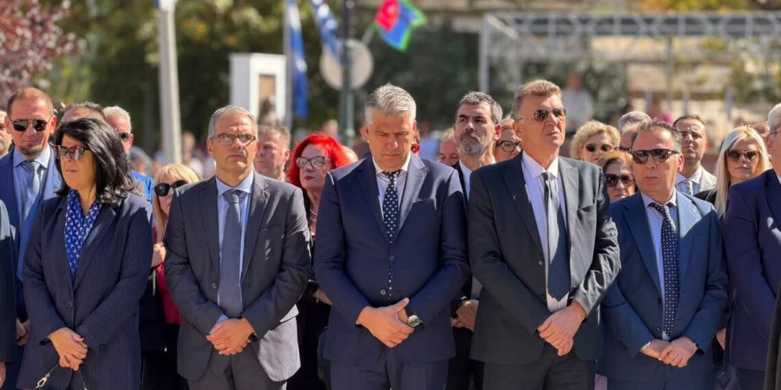 Πλήθος κόσμου στην παρέλαση της 4ης Οκτωβρίου