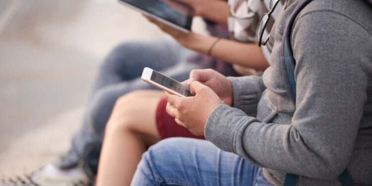 Έφηβοι και social media: Η πρόκληση της απεξάρτησης